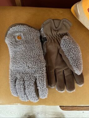 Carhartt Brown Gloves with Gray Sherpa Lining women’s size medium